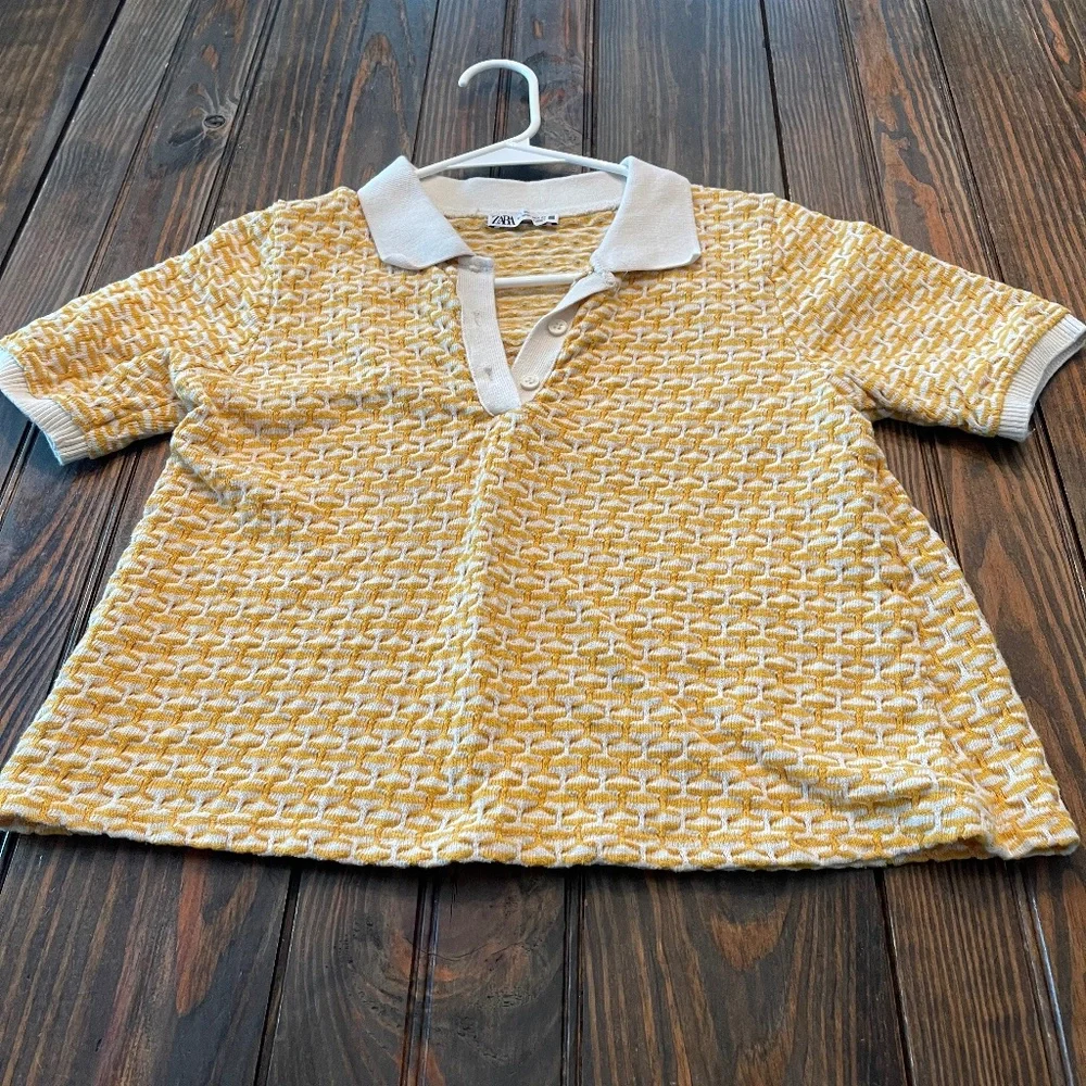 Zara Knit Collar Short Sleeve V neck  Top - Picture 2 of 3